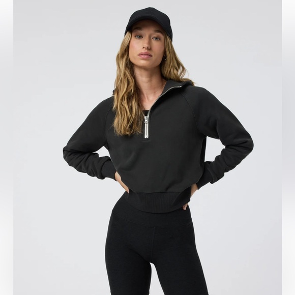 Vuori Sweaters - Vuori Women’s Restore Half Zip Hoodie size medium